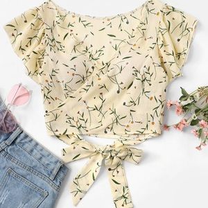 Floral self tie wrap crop top🌻🌸